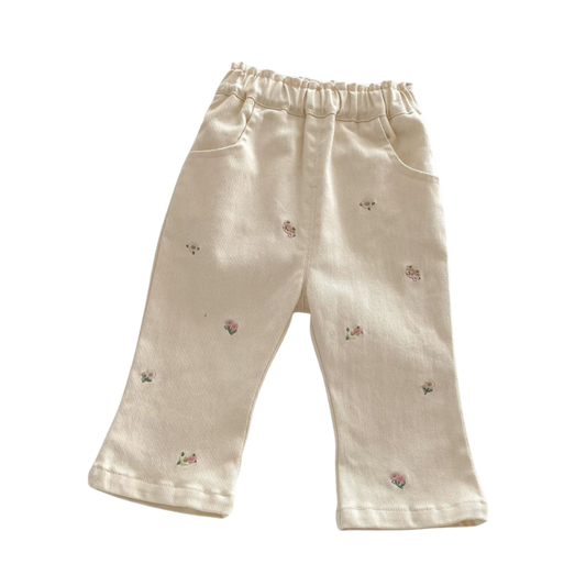 UTSVÄNGDA JEANS