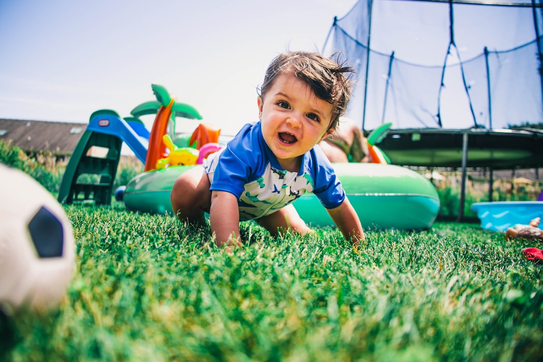 Photo baby crawling