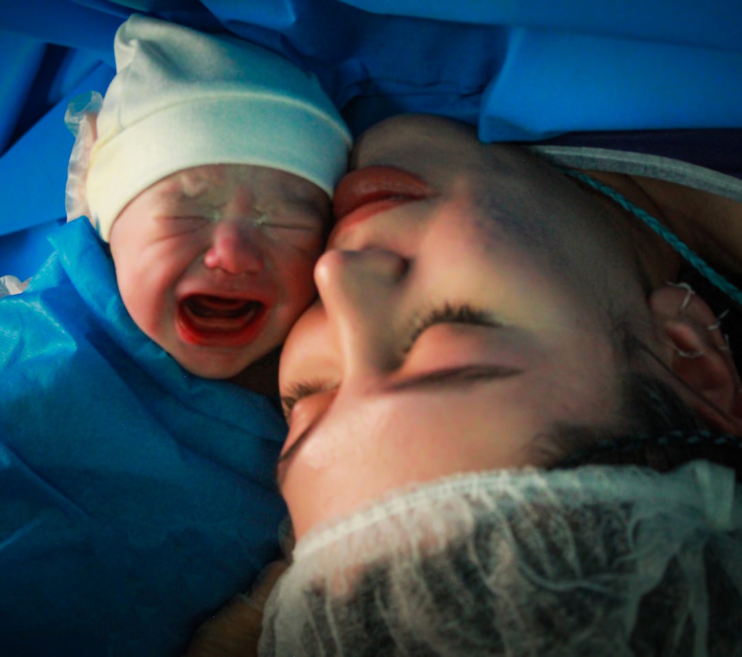 Photo baby nursing